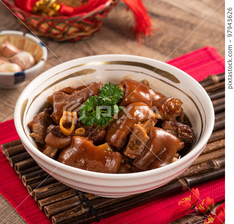 台灣 小吃 滷豬腳 豬腳 農曆新年 過年 年菜 紅燒豬腳 pork knuckle 豚足 97943626