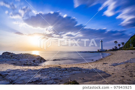 The sun setting over the Nomazaki lighthouse in Aichi The sun setting over the Nomazaki lighthouse in Aichi 97943925