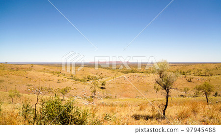 地平線上的戈斯布拉夫隕石坑 97945488