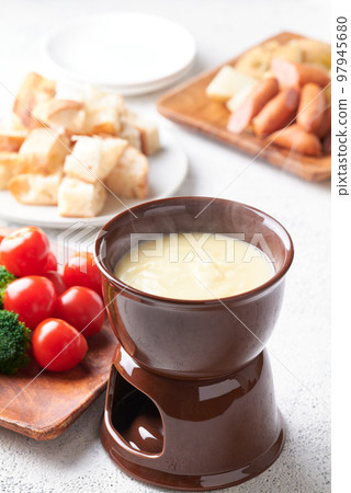 cheese fondue  97945680