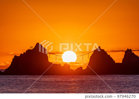 (Kanagawa) Manazuru Peninsula Mitsuishi Coast Sunrise 97946270