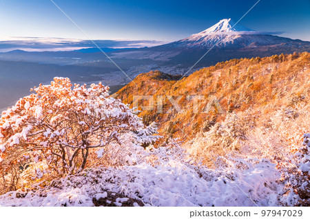 “山梨縣”富士山和富士山。 97947029