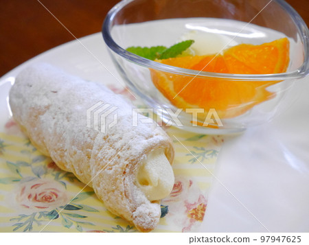 西式點心卡士達奶油短號 西式點心卡士達奶油短號 97947625