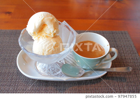 Enjoy a delicious affogato at a stylish and relaxing cafe 97947855