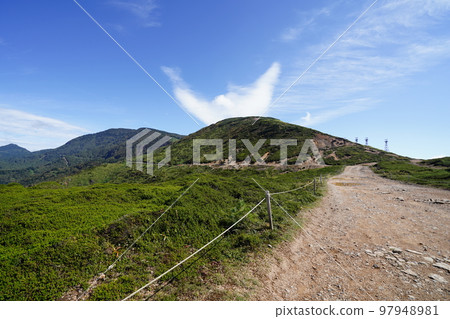 群馬縣嬬戀村 遠眺金梨山和金梨山 群馬縣嬬戀村 遠眺金梨山和金梨山 97948981