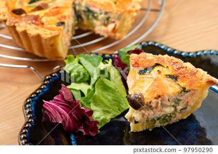 菠菜三文魚乳蛋餅 7 菠菜三文魚乳蛋餅 7 97950290