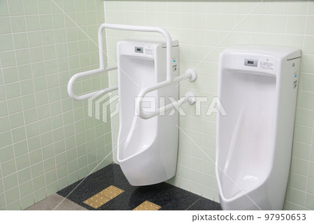 帶扶手的男士洗手間 帶扶手的男士洗手間 97950653