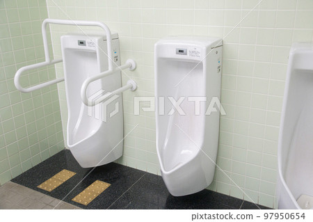 帶扶手的男士洗手間 帶扶手的男士洗手間 97950654