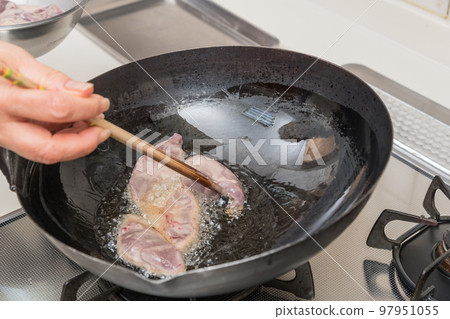 [Making stir-fried liver and pork liver] 97951055