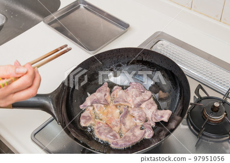 [Making stir-fried liver and pork liver] 97951056