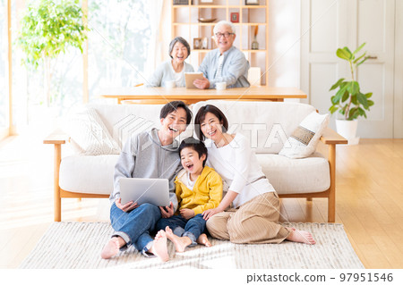 三代家庭 97951546