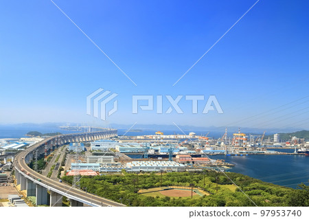 [香川縣]從松辻山展望台看到的瀨戶大橋和盤王工業區 97953740