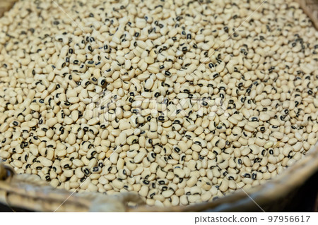Dried bean in wicker basket Dried bean in wicker basket 97956617