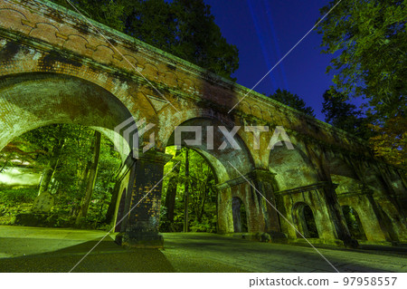南禪寺水路閣的夜景 97958557