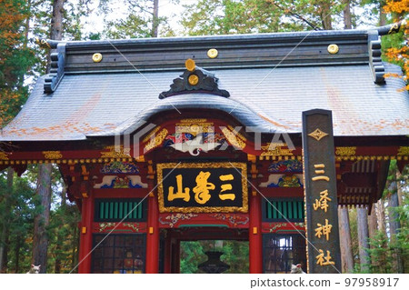 三峰神社、秩父三社、隨神門、表參道、仁王門、狼、犬神、駒奴 三峰神社、秩父三社、隨神門、表參道、仁王門、狼、犬神、駒奴 97958917