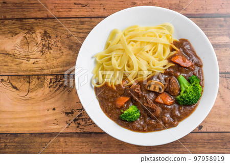 beef stew pasta 97958919