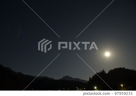 北斗市竹川町，12月滿月和火星懸在西山邊緣的時候 97959231
