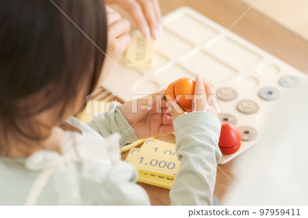 Parents and children studying money 97959411