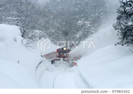Yonesaka Line Uzen Matsuoka - Isa Territory JR East DD14-317 + DE10-1680 (Nagaoka) Tokusetsu 97960302
