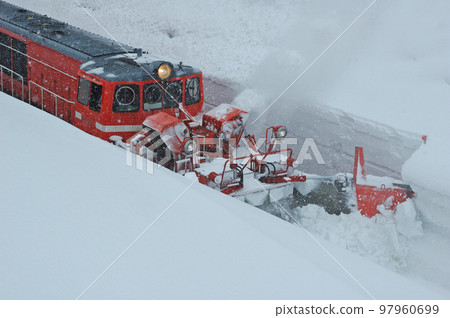 Yonesaka Line Uzen Matsuoka - Isa Territory JR East DD14-317 + DE10-1680 (Nagaoka) Tokusetsu 97960699