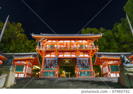 Kyoto Yasaka Shrine West Tower 97960792