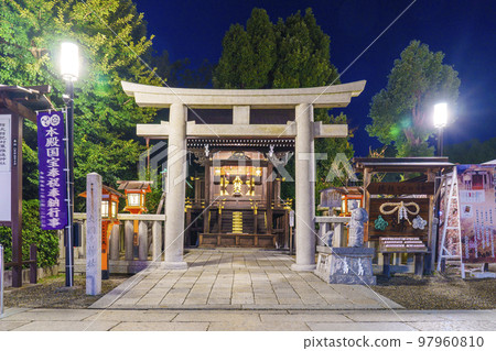 Kyoto Yasaka Shrine Okuninushi Shrine night view 97960810