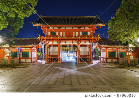 京都之夜八坂神社西塔門 97960816
