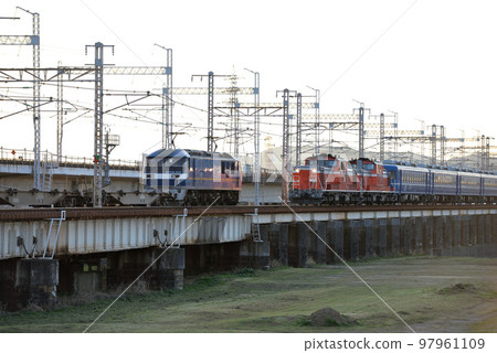 DD51 double train handle training train running on the Sanyo Line DD51 double train handle training train running on the Sanyo Line 97961109