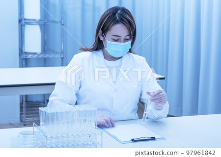 研究員 實驗室 科學分析師 檢查員 圖片素材 研究員 實驗室 科學分析師 檢查員 圖片素材 97961842