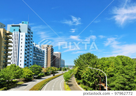 藍天的街道 97962772