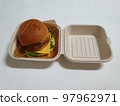 這是一個自製的漢堡包。 97962971