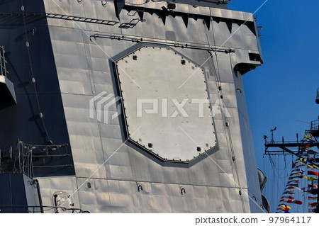 守護日本海空的“盾牌”……宙斯盾驅逐艦的相控陣雷達 守護日本海空的“盾牌”……宙斯盾驅逐艦的相控陣雷達 97964117