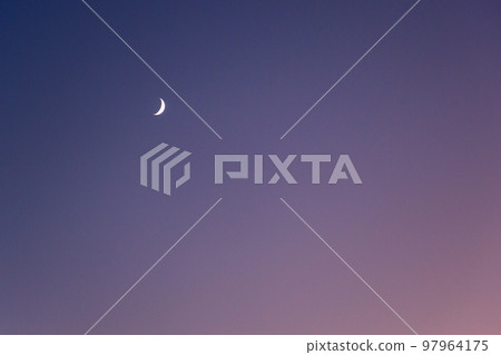 漸變和黃昏的月亮 漸變和黃昏的月亮 97964175