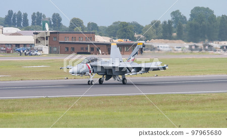 美國海軍 F/A-18F 超級大黃蜂著陸 97965680