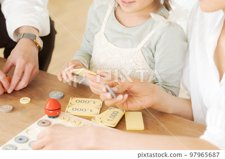 學習金錢的父母和孩子 學習金錢的父母和孩子 97965687
