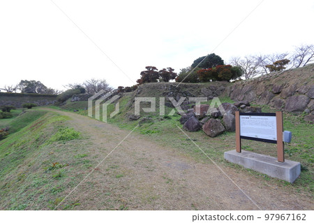 原城本丸遺址和被毀壞的石牆 97967162