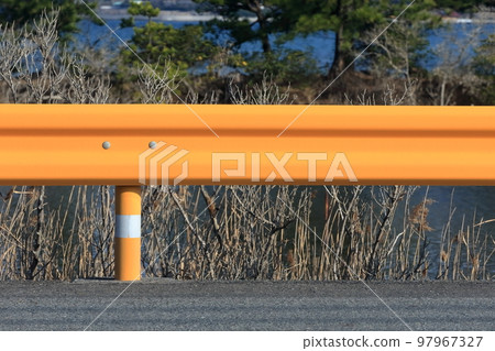 山口縣的黃色護欄 97967327