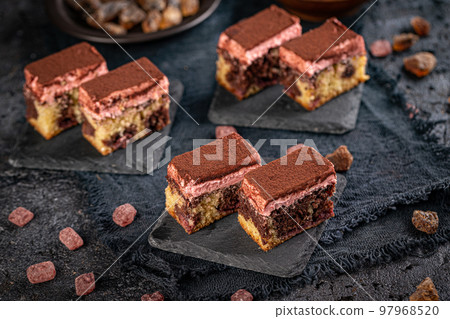 Bite sized marble cake Bite sized marble cake 97968520