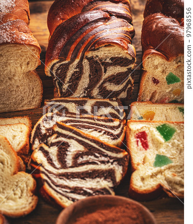 Swirl brioche with chocolate 97968556