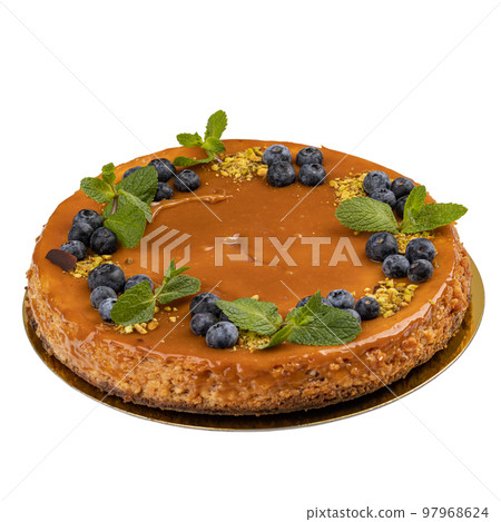 Delicious cheesecake with salted caramel sauce Delicious cheesecake with salted caramel sauce 97968624