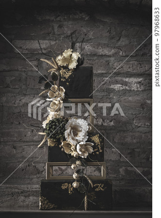 Big wedding cake and decor trends 97968633