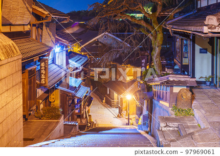 Midnight Sanneizaka (Sannen-zaka) and Kiyomizu-dera Temple approach Midnight Sanneizaka (Sannen-zaka) and Kiyomizu-dera Temple approach 97969061