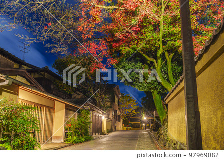 午夜的“寧根之道”，前往清水寺 97969082