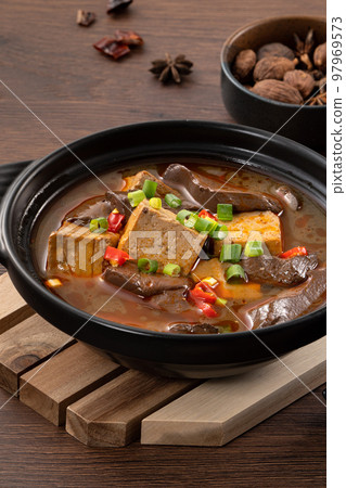 Spicy duck blood jelly stinky tofu 97969573