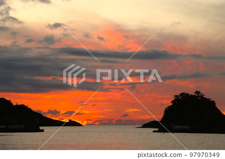 Nishiizu Town, Nishina Port sunset, gradation, setting sun 97970349