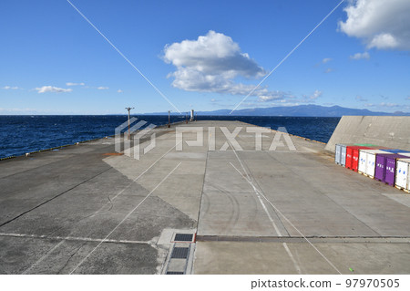 Motomachi Port in sunny weather 97970505