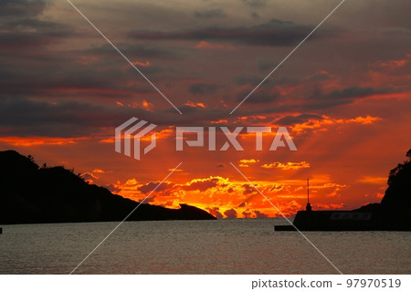 Nishina Port sunset, halo, gradation Nishina Port sunset, halo, gradation 97970519