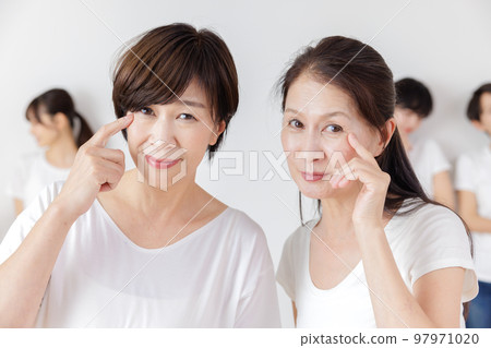 Generational problems of women Generational problems of women 97971020