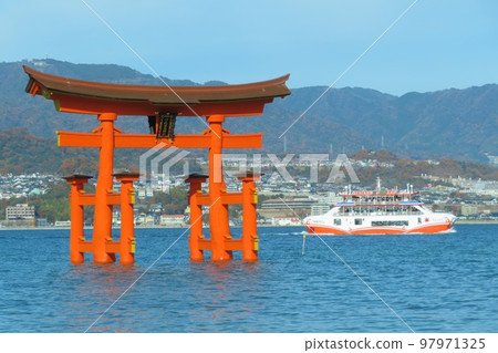 [Hiroshima Prefecture] Miyajima Otorii and Miyajima Ferry, one of the three most scenic spots in Japan after the completion of repair work 97971325