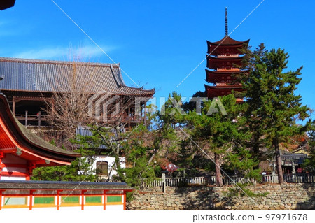 [Hiroshima Prefecture] Itsukushima Shrine and five-storied pagoda on Miyajima, one of the three most scenic spots in Japan 97971678